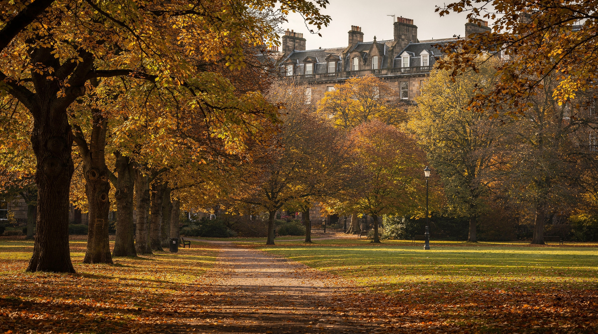Herbst in Edinburgh: Warum September und Oktober unterschätzt werden — Nach dem August ist Edinburgh im Herbst herrlich – niedrigere Preise, besseres L