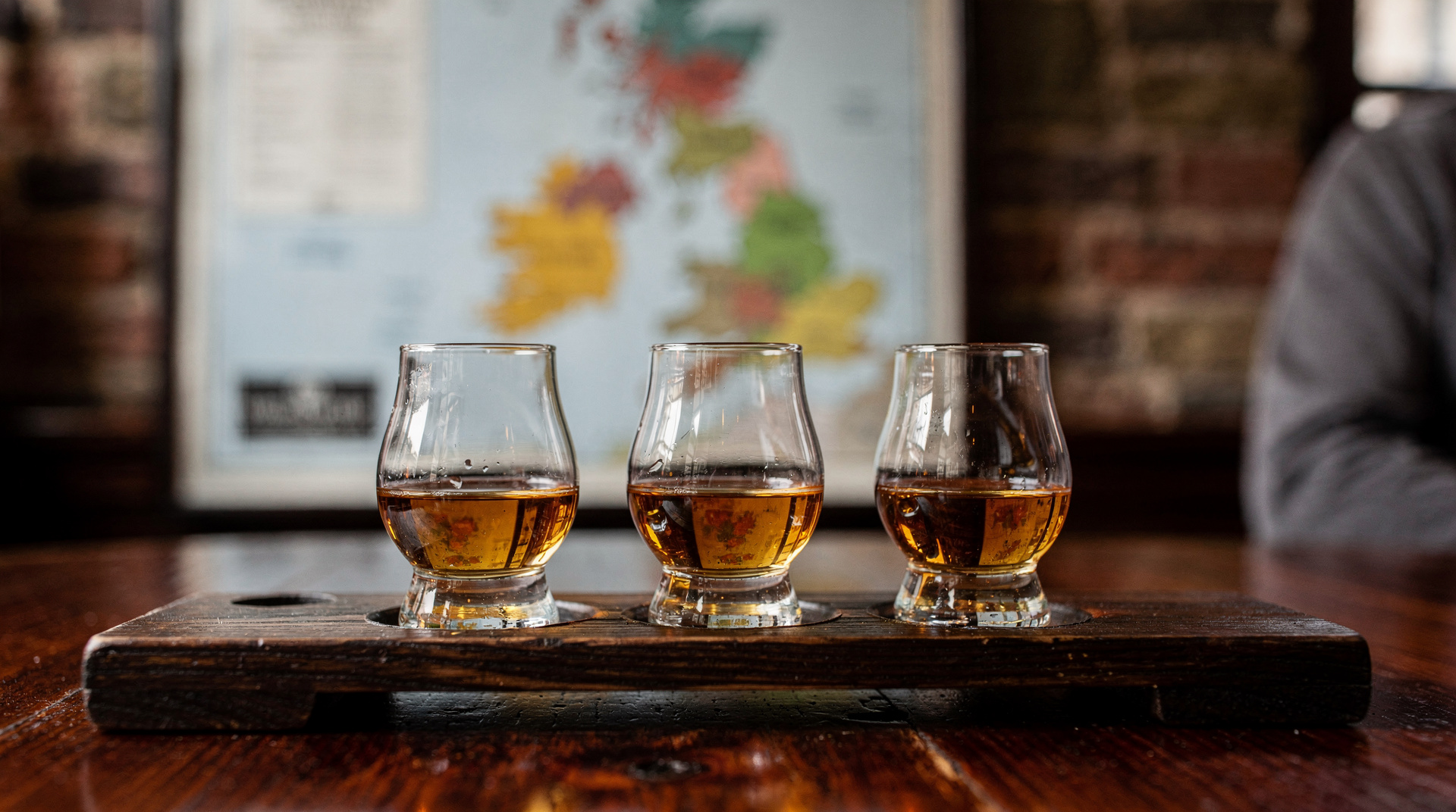Whisky für Anfänger: Ihr Edinburgher Einstiegspunkt — Noch nie Whisky probiert? Edinburgh ist der perfekte Ort zum Starten. Ein anfäng