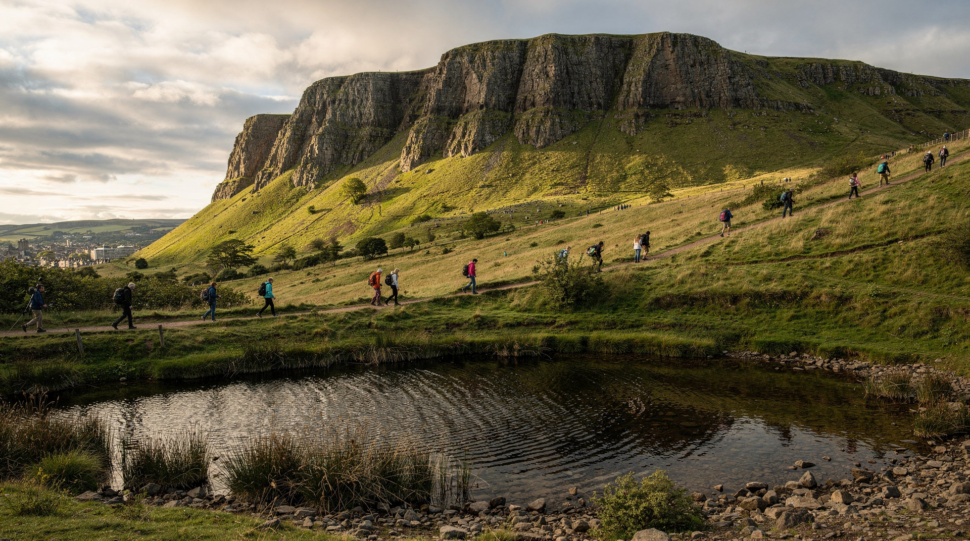 Edinburgh: guided hike to Arthur's Seat and Holyrood Park