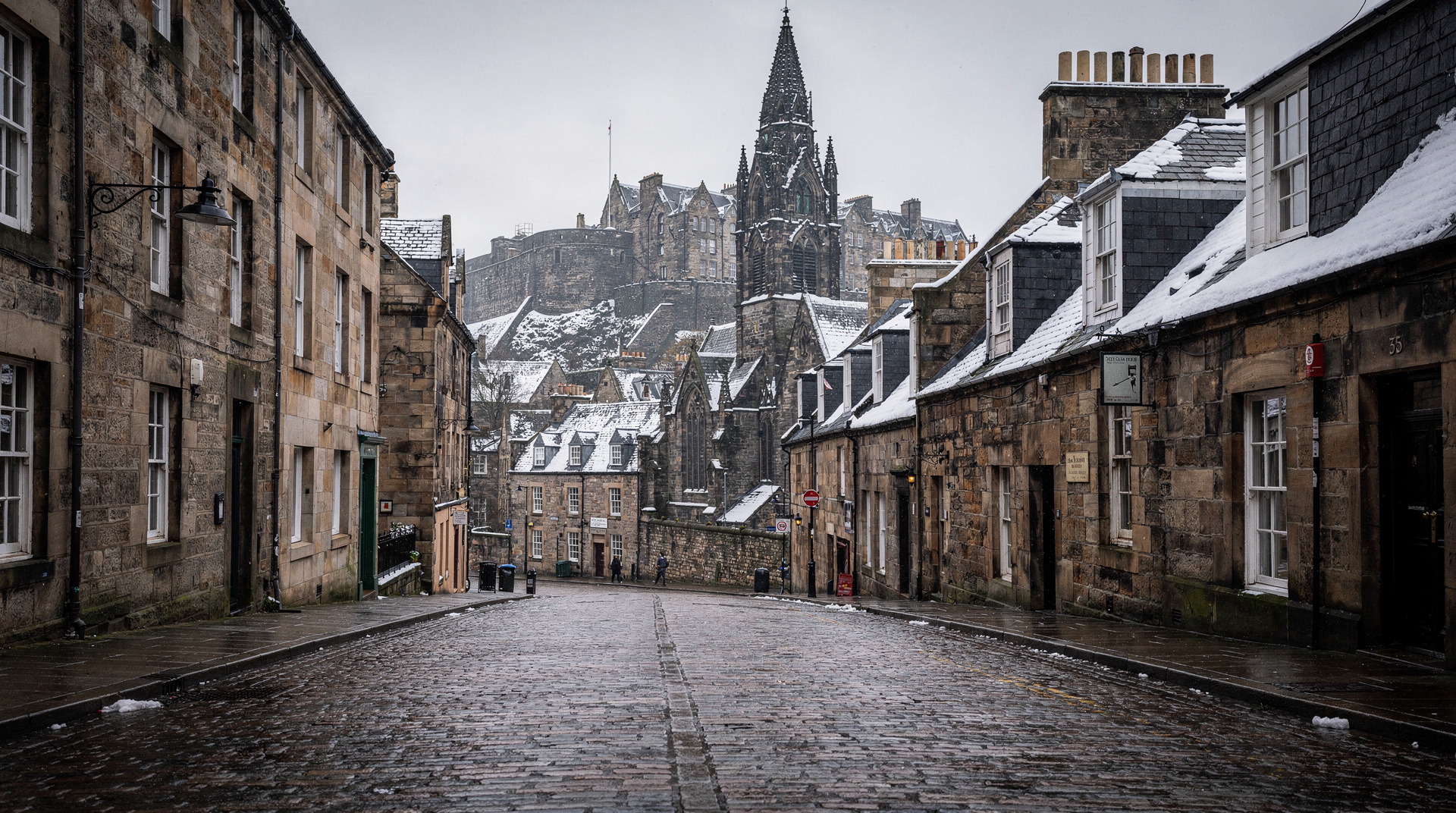 Edinburgh im Winter: Was man erwartet und was man tun kann — Edinburgh im Winter (November–Februar): Weihnachtsmärkte, Hogmanay, weniger Mass