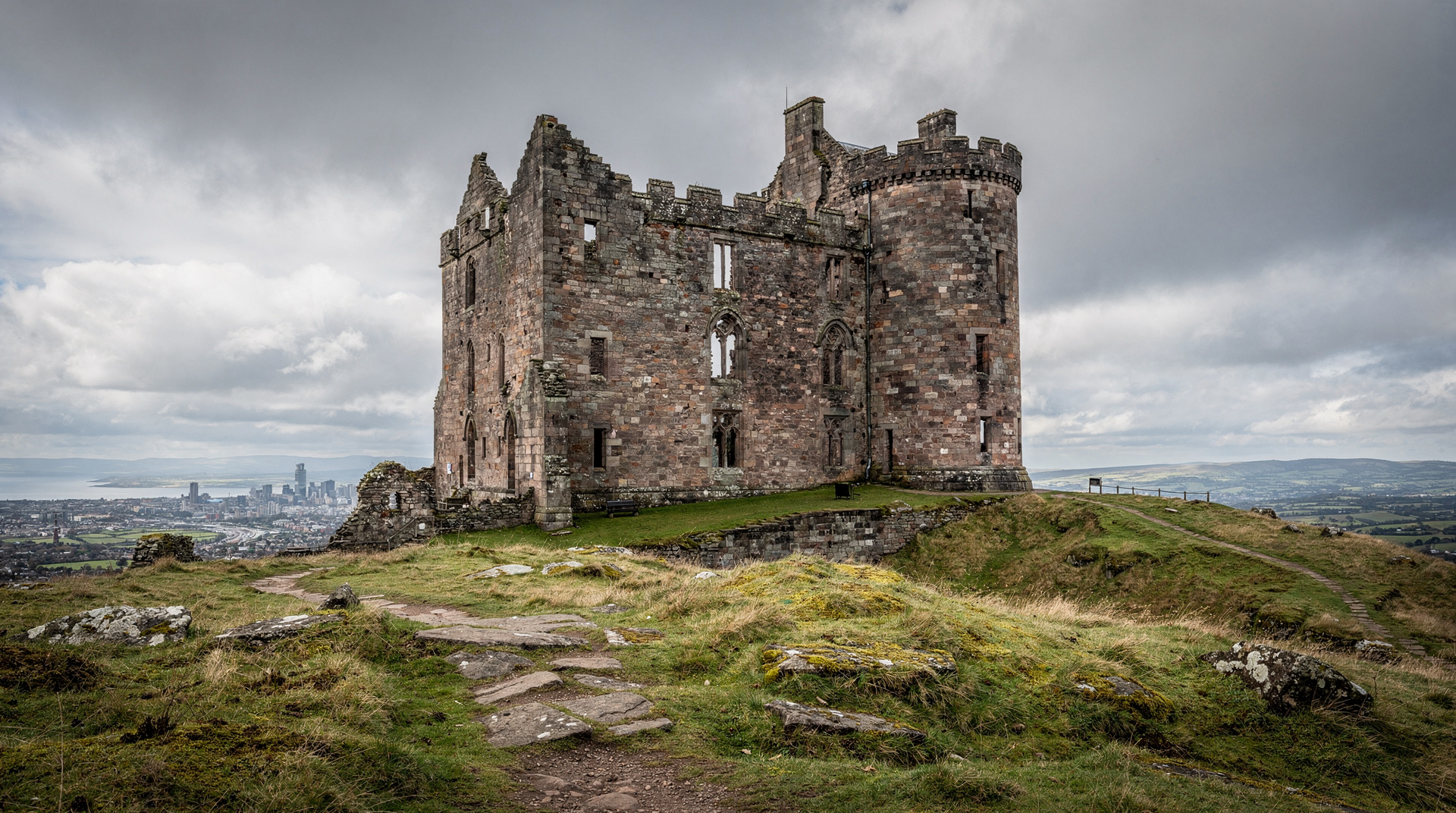 Outlander-Tagesausflüge von Edinburgh: Der komplette Ortsguide — Outlander-Tagesausflug von Edinburgh planen: Doune Castle, Lallybroch, Craigh na