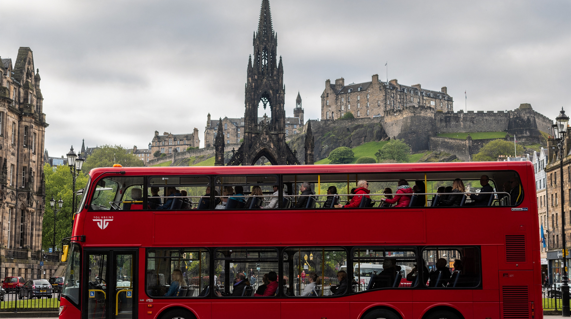 Hop-on hop-off Edinburgh: which bus tour is worth booking?