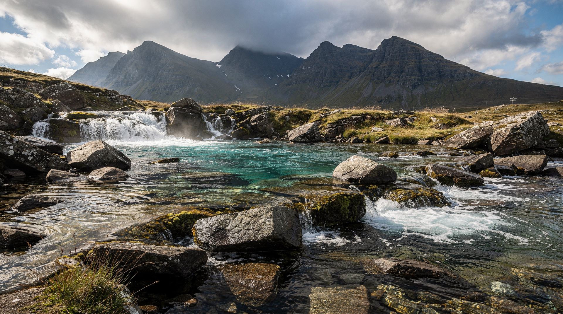 Isle of Skye tours from Edinburgh: 3-day, 4-day and private compared — Comparing Edinburgh's Isle of Skye multi-day tours: 3-day with Highlands, 4-day 