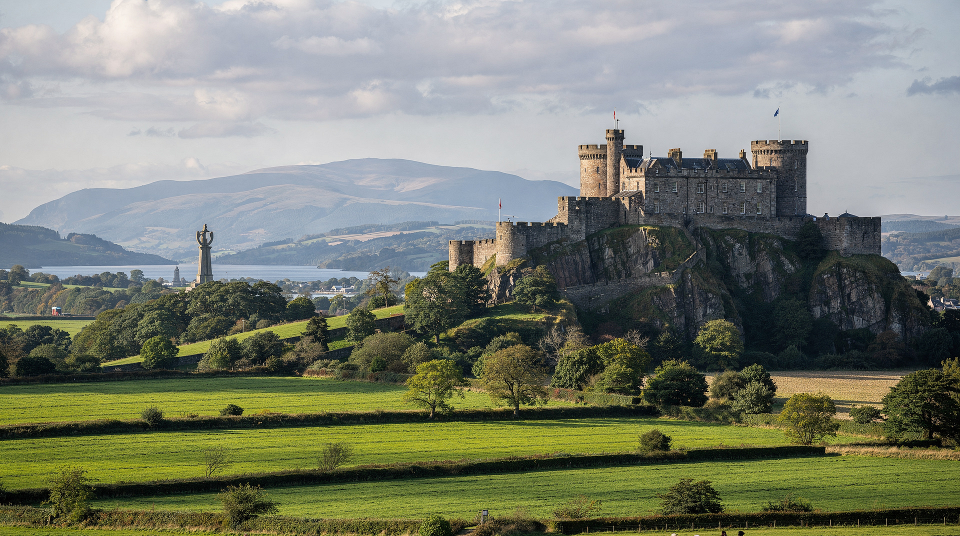 Stirling and Loch Lomond tours from Edinburgh: all options compared — Comparing Stirling Castle and Loch Lomond day tours from Edinburgh: inclusions, 